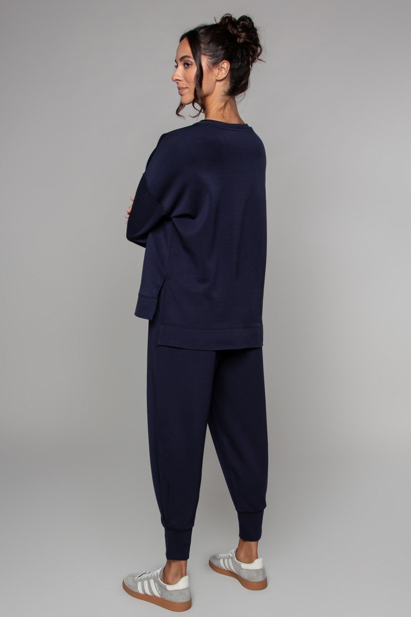 Pantalon de survêtement resserré aux chevilles bleu marine
