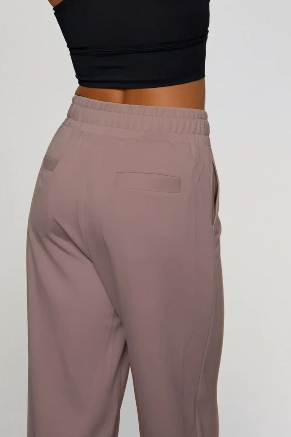 Jogging resserré aux chevilles taupe
